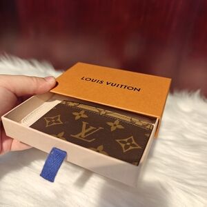 23. LV Cardholder